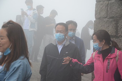 葉露中赴金寨縣檢查景區(qū)疫情防控及旅游安全工作時強調(diào):常態(tài)化精準(zhǔn)化做好疫情防控工作 積極穩(wěn)妥推進(jìn)旅游市場復(fù)產(chǎn)復(fù)蘇